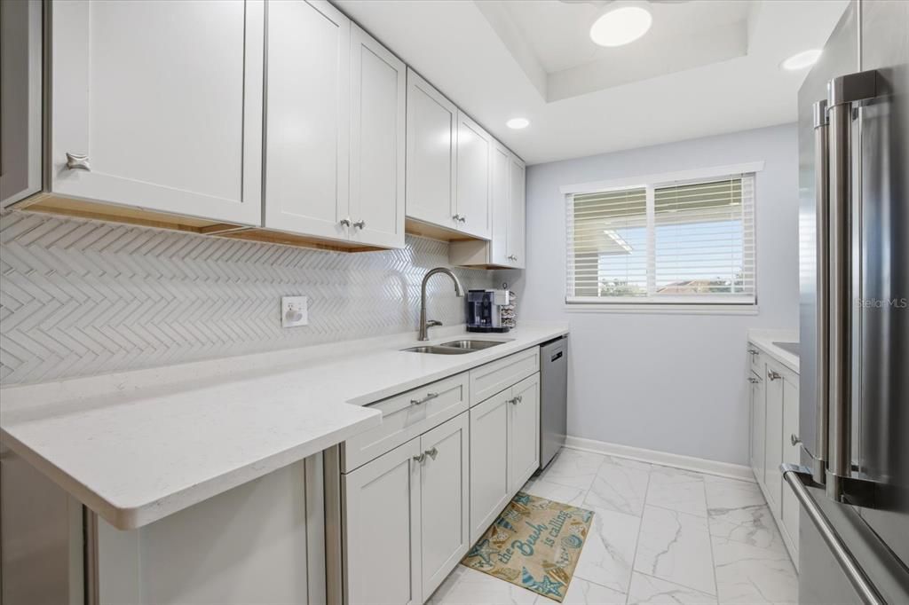 В аренду: $3,200 (2 спален, 2 ванн, 833 Квадратных фут)