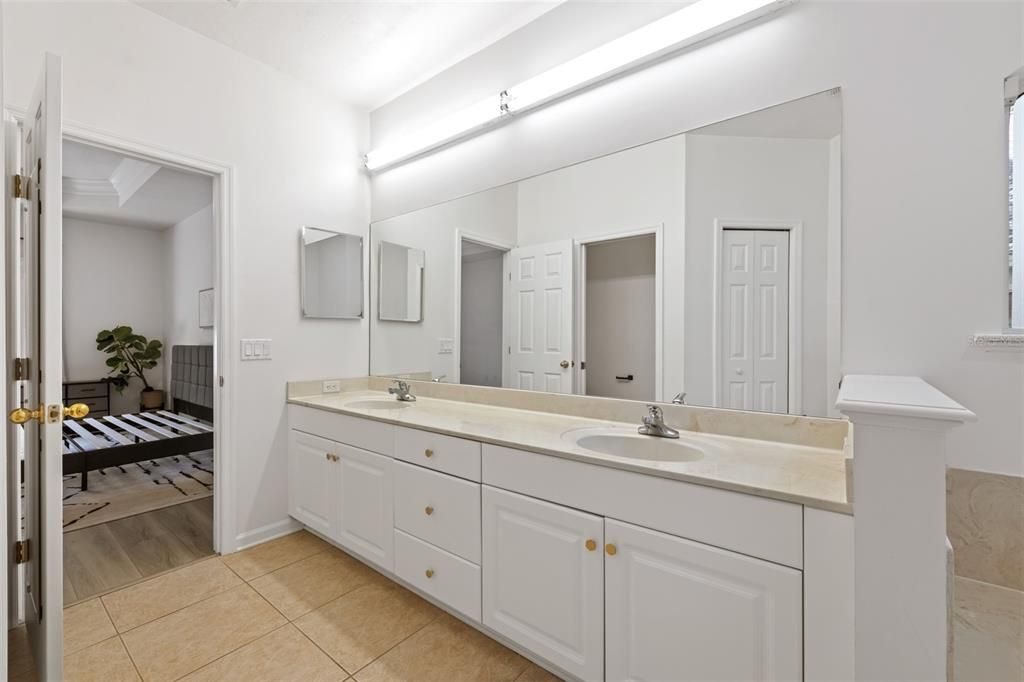 For Sale: $595,000 (4 beds, 2 baths, 2412 Square Feet)