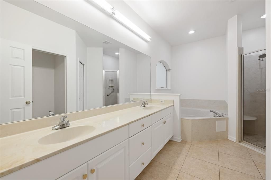 For Sale: $595,000 (4 beds, 2 baths, 2412 Square Feet)
