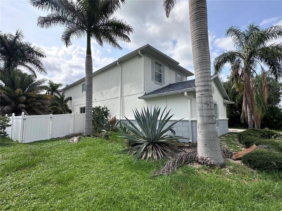 Active With Contract: $540,000 (4 beds, 2 baths, 3710 Square Feet)
