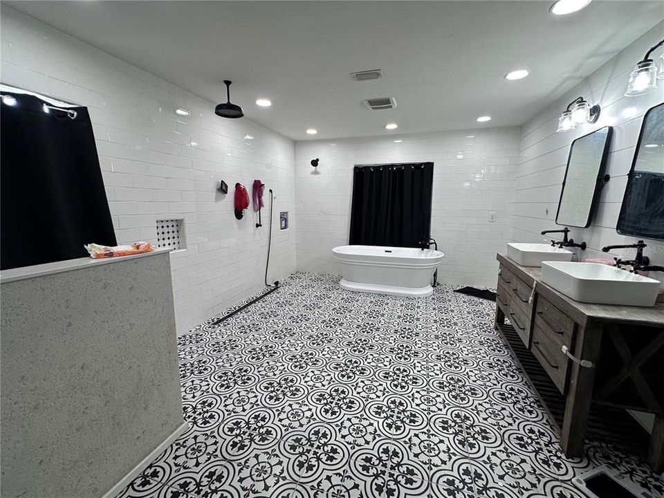 Active With Contract: $540,000 (4 beds, 2 baths, 3710 Square Feet)