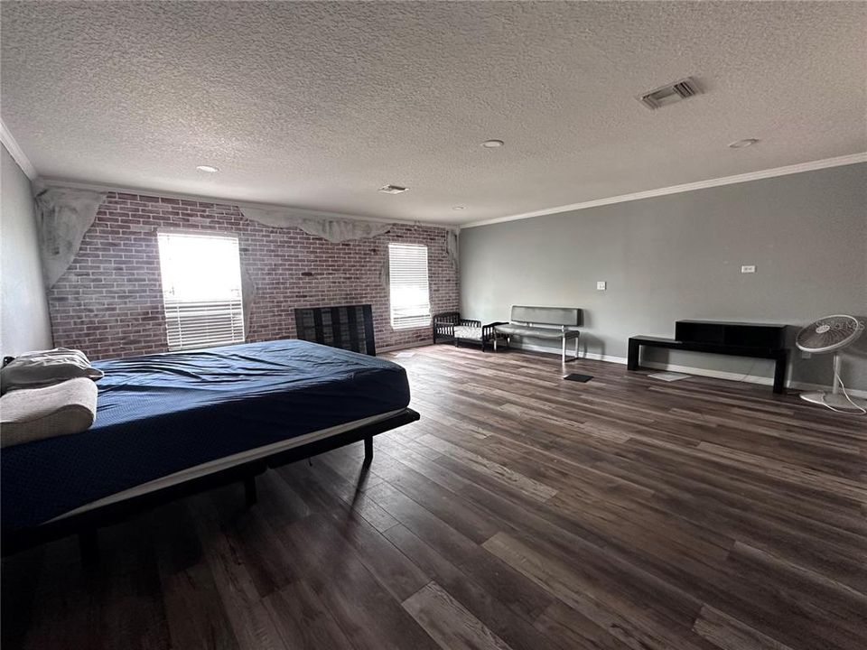 Active With Contract: $540,000 (4 beds, 2 baths, 3710 Square Feet)