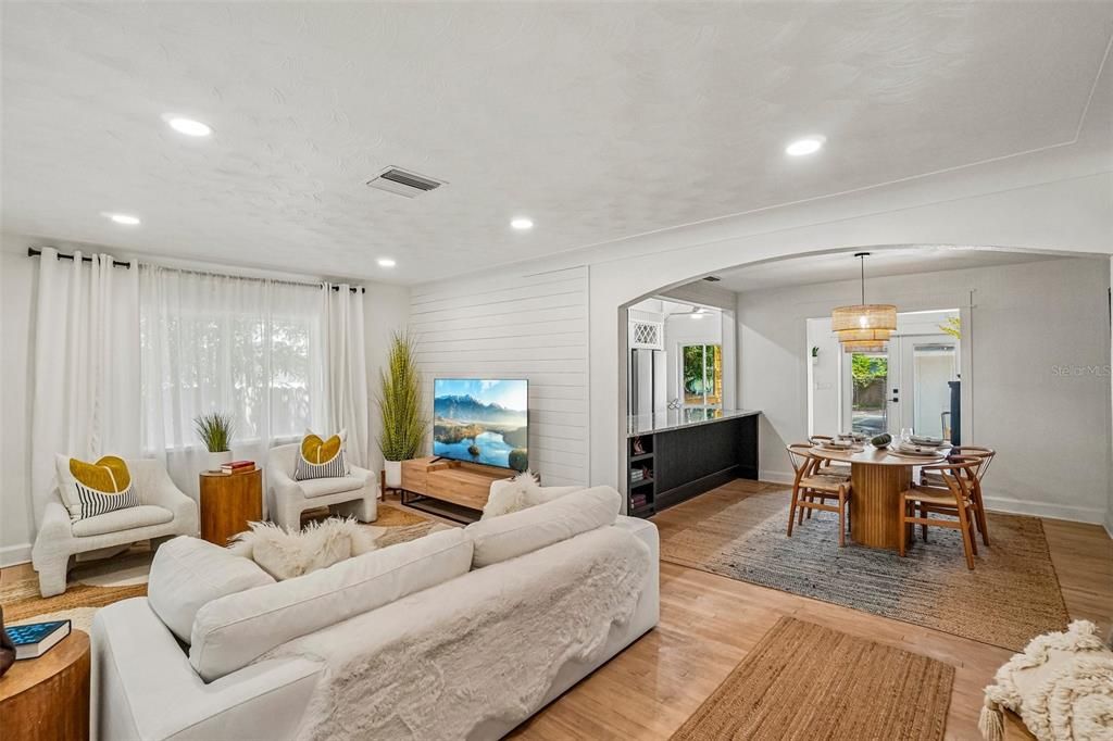 En Venta: $575,000 (3 camas, 2 baños, 1918 Pies cuadrados)