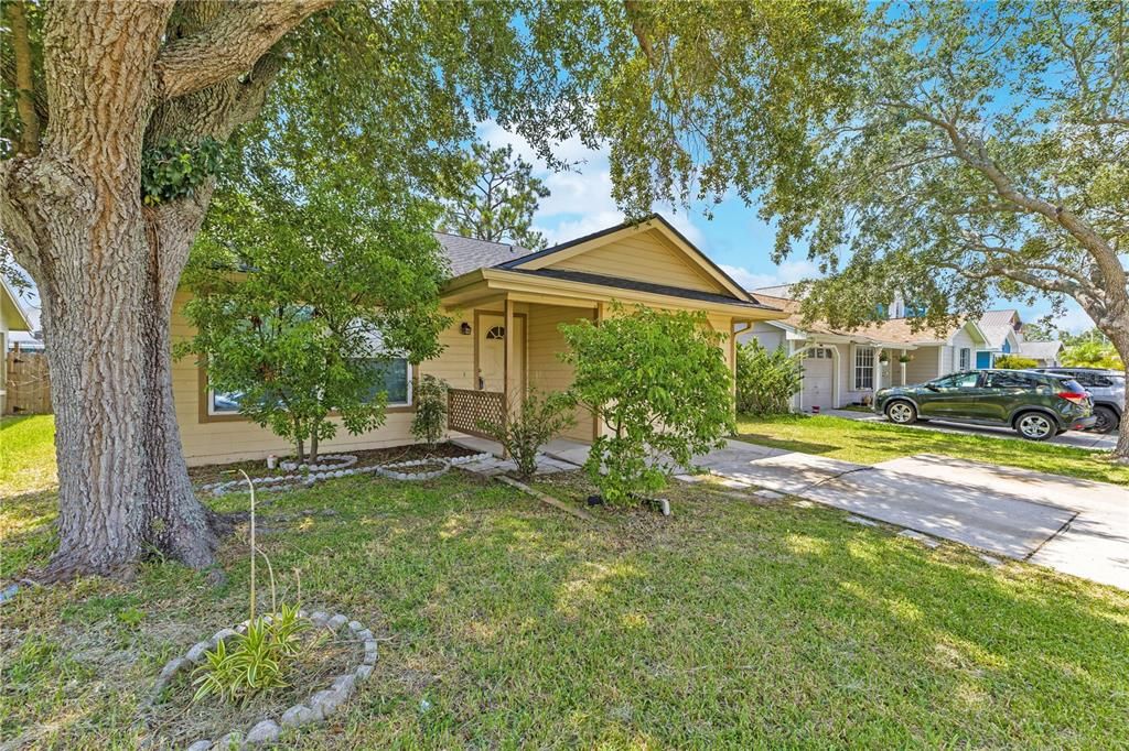 For Rent: $2,200 (3 beds, 2 baths, 1086 Square Feet)