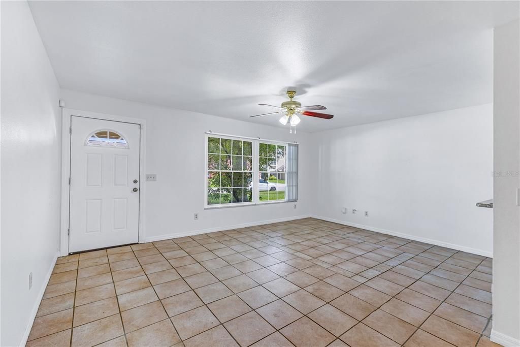 For Rent: $2,200 (3 beds, 2 baths, 1086 Square Feet)
