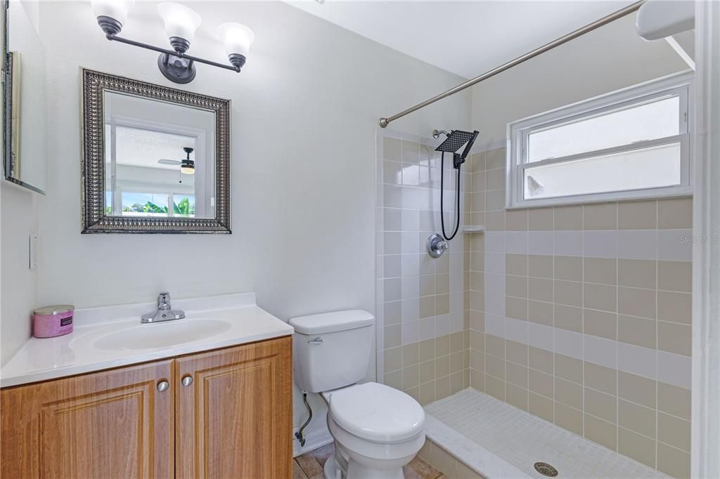 For Rent: $2,200 (3 beds, 2 baths, 1086 Square Feet)
