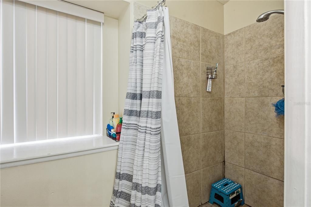 Active With Contract: $415,000 (3 beds, 2 baths, 1199 Square Feet)