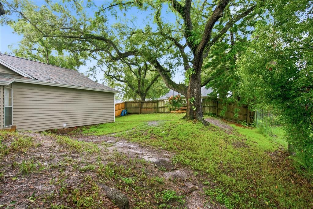 Active With Contract: $415,000 (3 beds, 2 baths, 1199 Square Feet)