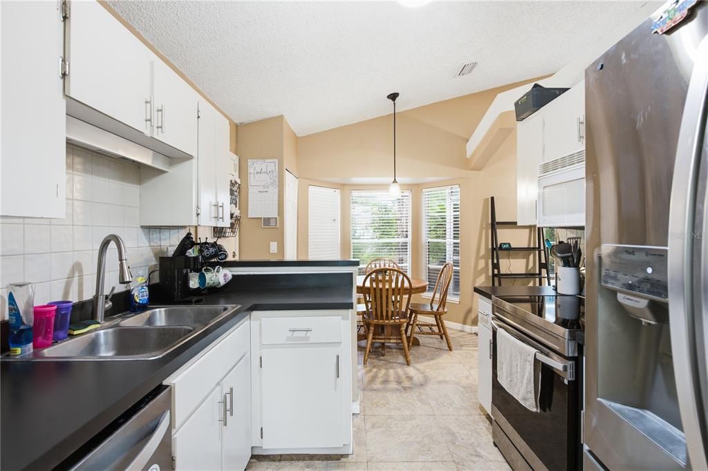Active With Contract: $415,000 (3 beds, 2 baths, 1199 Square Feet)