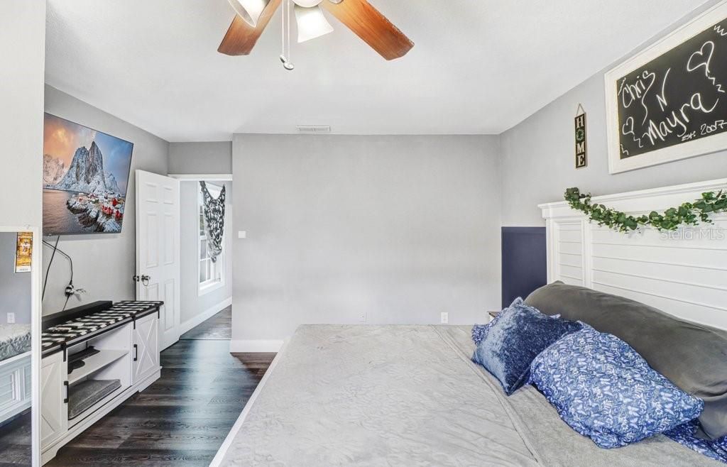 For Sale: $319,999 (3 beds, 1 baths, 1369 Square Feet)