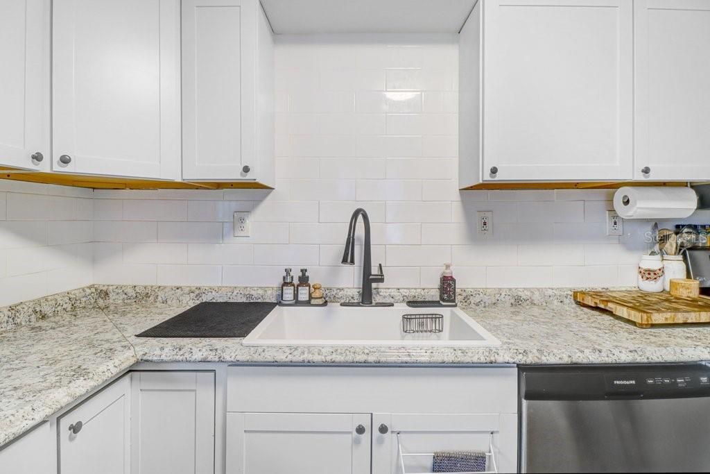 For Sale: $319,999 (3 beds, 1 baths, 1369 Square Feet)