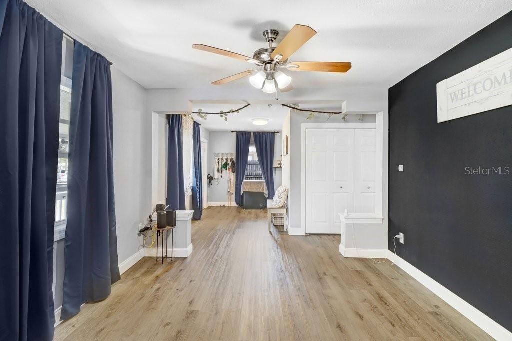 For Sale: $319,999 (3 beds, 1 baths, 1369 Square Feet)
