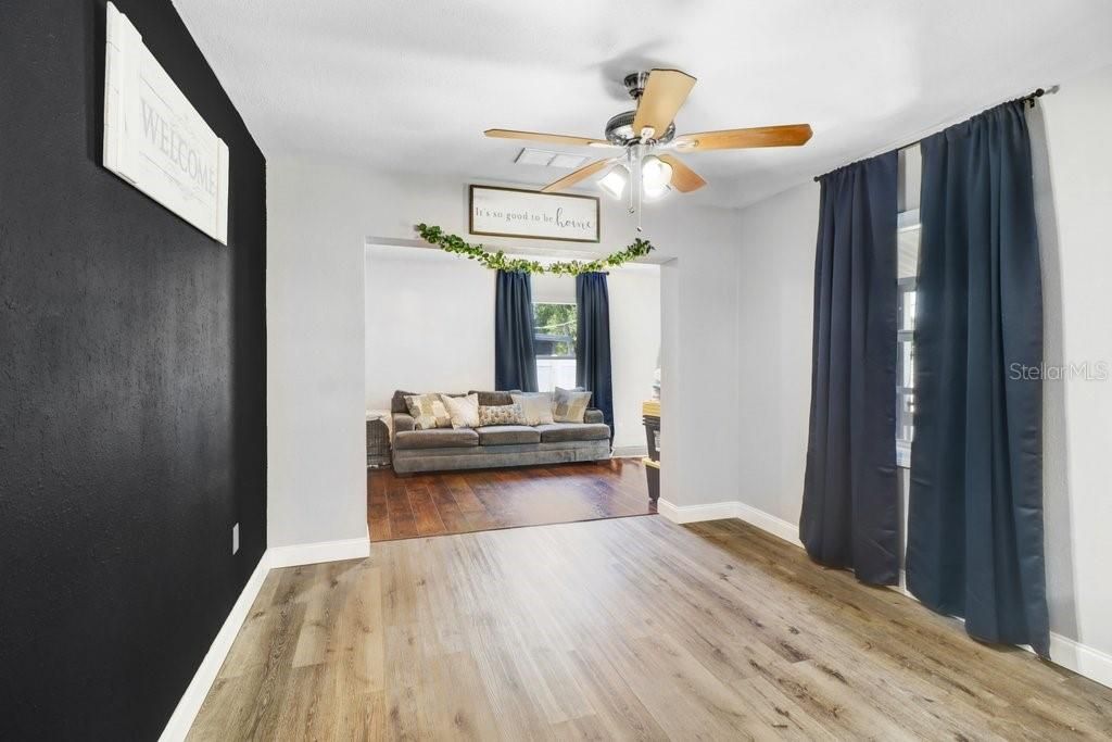 For Sale: $319,999 (3 beds, 1 baths, 1369 Square Feet)