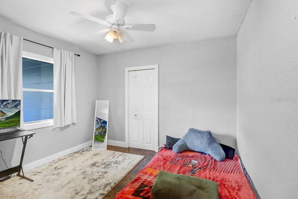 For Sale: $319,999 (3 beds, 1 baths, 1369 Square Feet)
