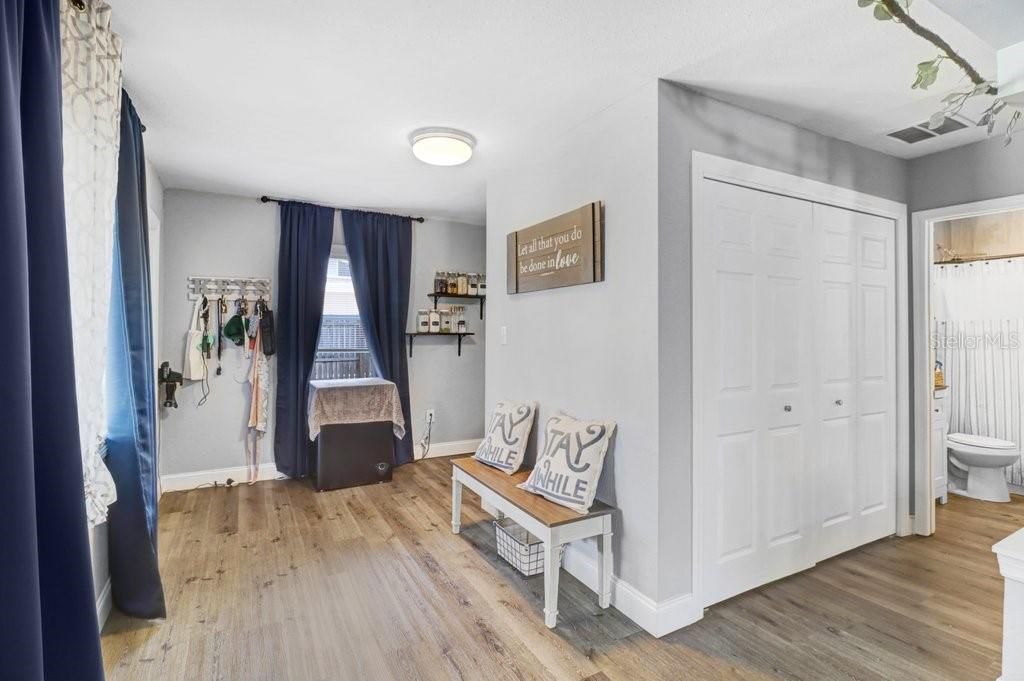 For Sale: $319,999 (3 beds, 1 baths, 1369 Square Feet)