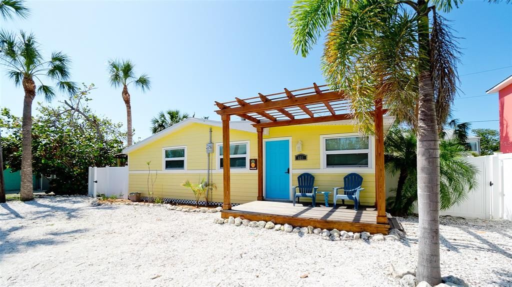 For Sale: $575,000 (3 beds, 2 baths, 1360 Square Feet)