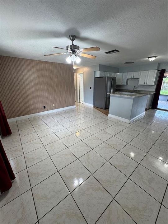 Activo con contrato: $325,000 (3 camas, 2 baños, 1200 Pies cuadrados)