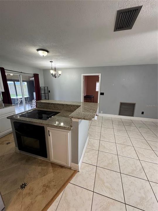 Activo con contrato: $325,000 (3 camas, 2 baños, 1200 Pies cuadrados)
