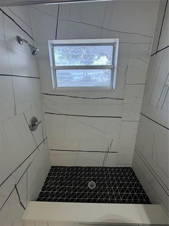 Activo con contrato: $325,000 (3 camas, 2 baños, 1200 Pies cuadrados)
