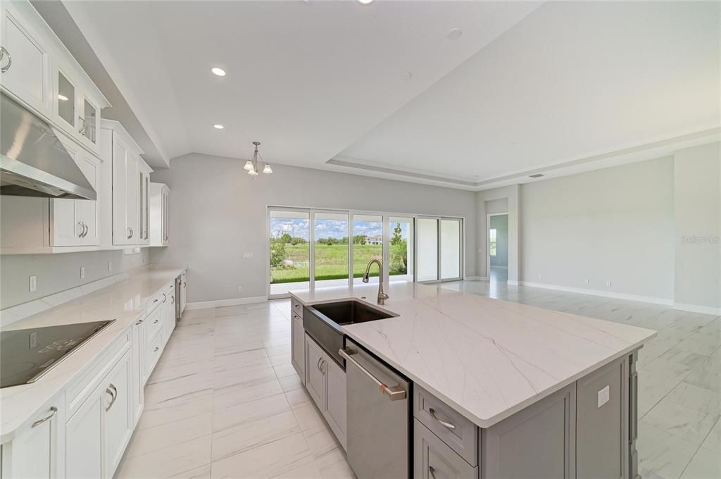 En Venta: $729,990 (3 camas, 3 baños, 2562 Pies cuadrados)