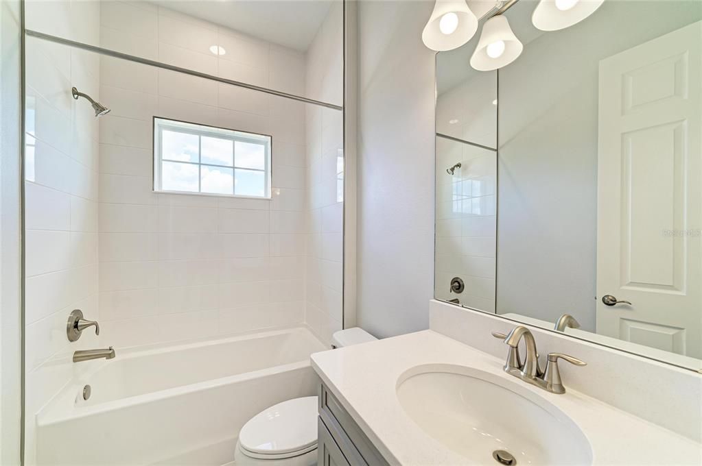 En Venta: $729,990 (3 camas, 3 baños, 2562 Pies cuadrados)