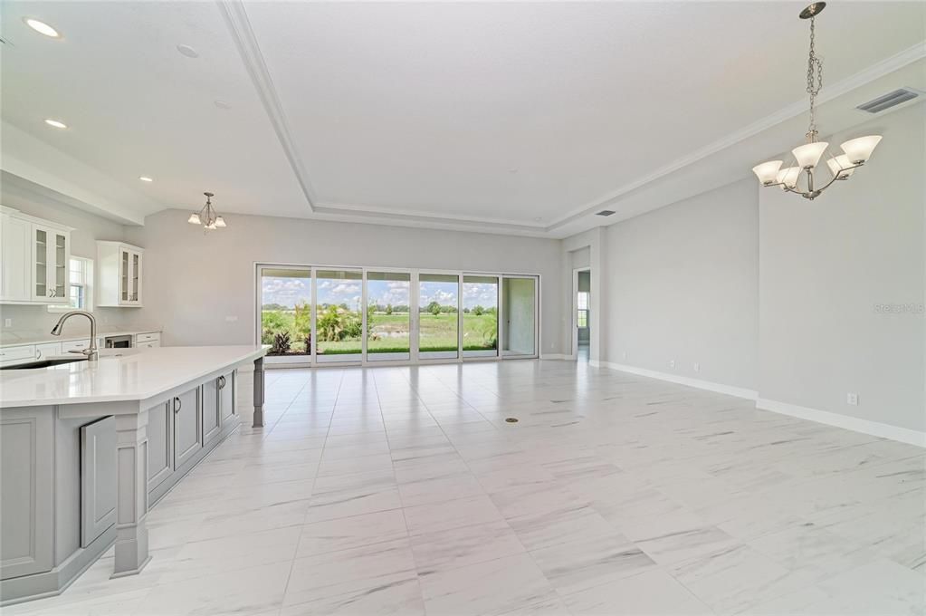 En Venta: $729,990 (3 camas, 3 baños, 2562 Pies cuadrados)