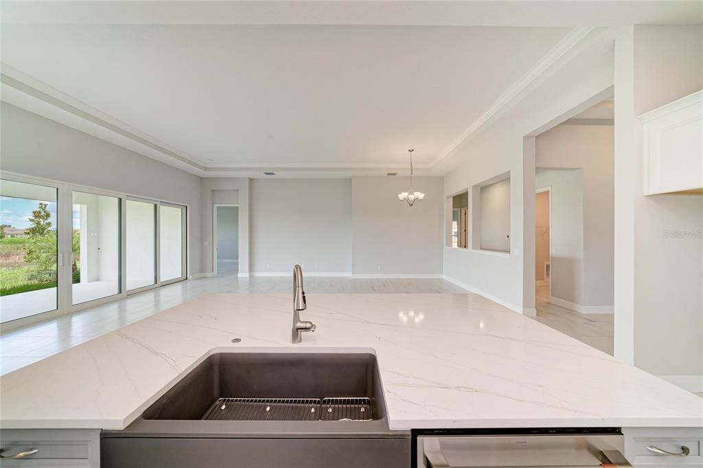 En Venta: $729,990 (3 camas, 3 baños, 2562 Pies cuadrados)