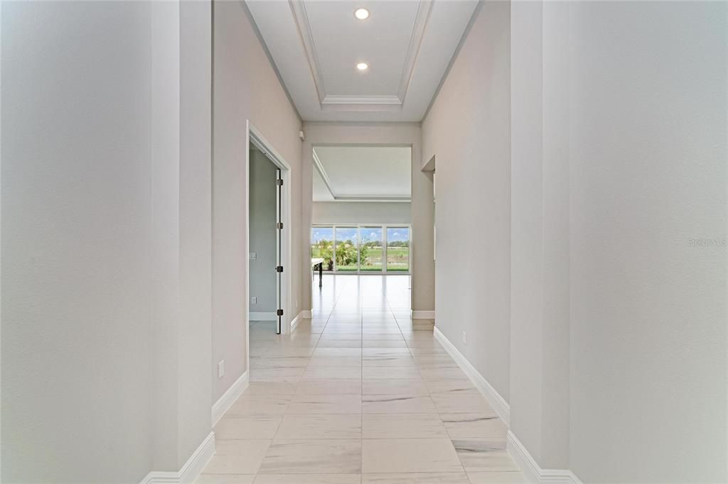 En Venta: $729,990 (3 camas, 3 baños, 2562 Pies cuadrados)