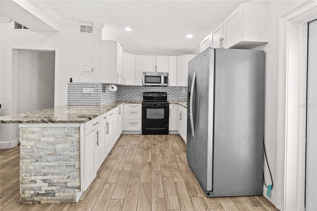 На продажу: $289,990 (3 спален, 1 ванн, 1066 Квадратных фут)