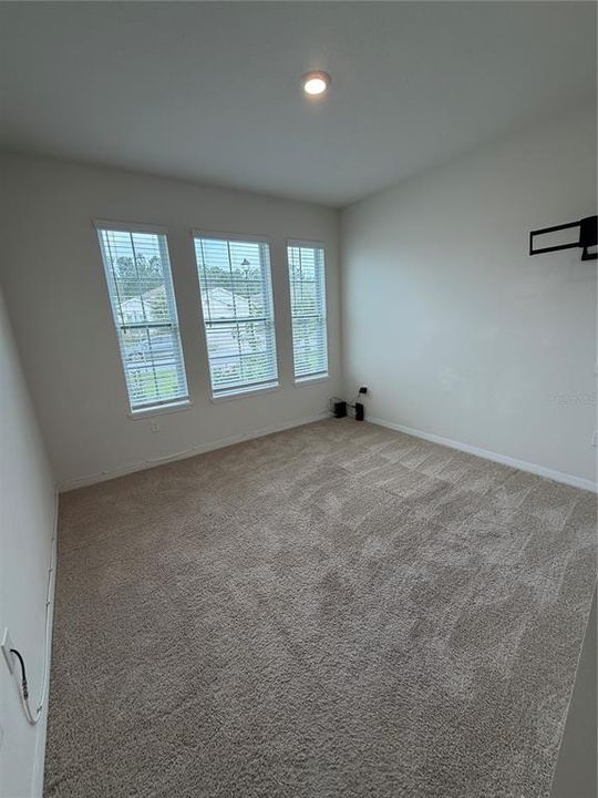 En Renta: $2,500 (4 camas, 3 baños, 2089 Pies cuadrados)