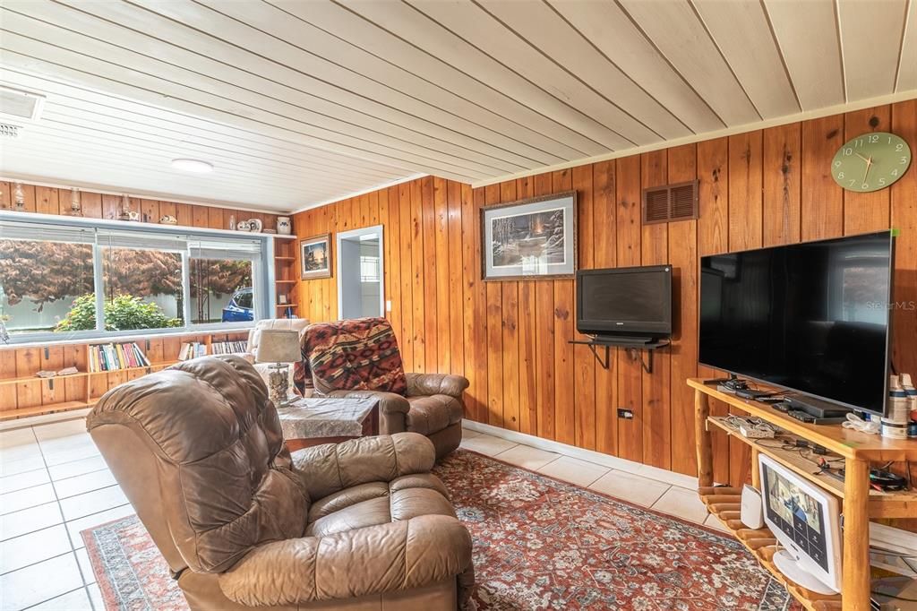 For Sale: $274,990 (4 beds, 2 baths, 1482 Square Feet)