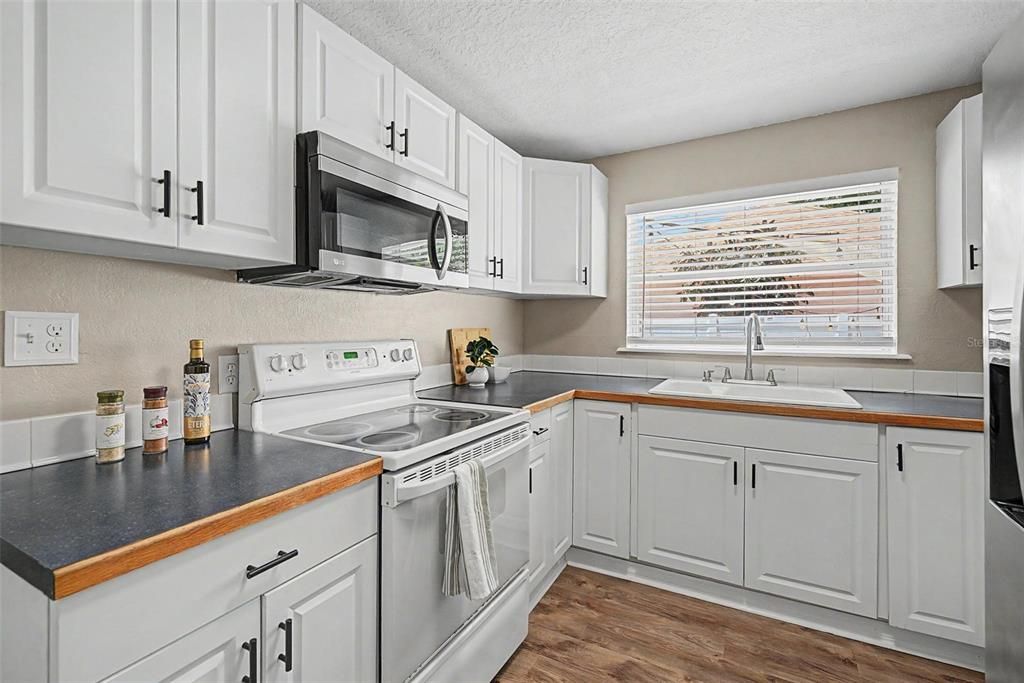 На продажу: $499,000 (4 спален, 2 ванн, 1352 Квадратных фут)