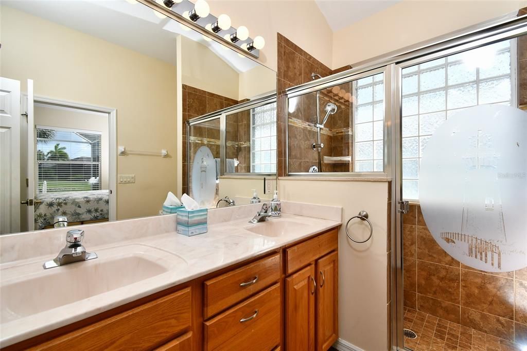 En Venta: $499,000 (3 camas, 2 baños, 1535 Pies cuadrados)