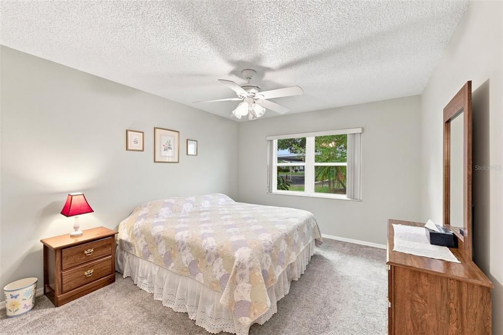 Active With Contract: $123,900 (2 beds, 2 baths, 984 Square Feet)