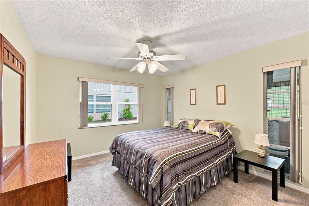 Active With Contract: $123,900 (2 beds, 2 baths, 984 Square Feet)