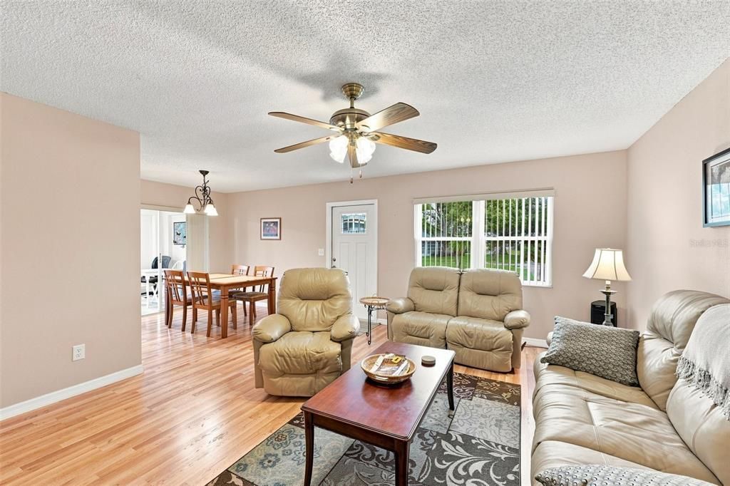 Active With Contract: $123,900 (2 beds, 2 baths, 984 Square Feet)