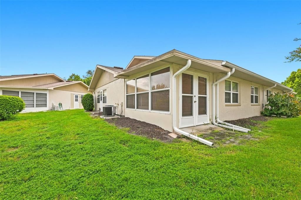 Active With Contract: $123,900 (2 beds, 2 baths, 984 Square Feet)