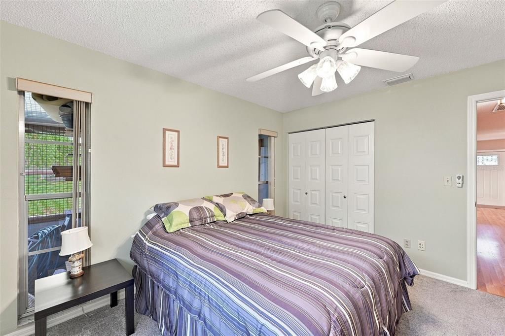 Active With Contract: $123,900 (2 beds, 2 baths, 984 Square Feet)