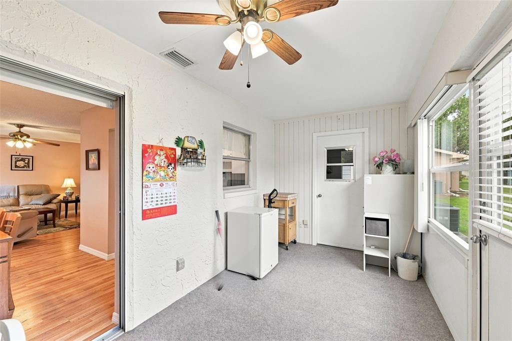 Active With Contract: $123,900 (2 beds, 2 baths, 984 Square Feet)