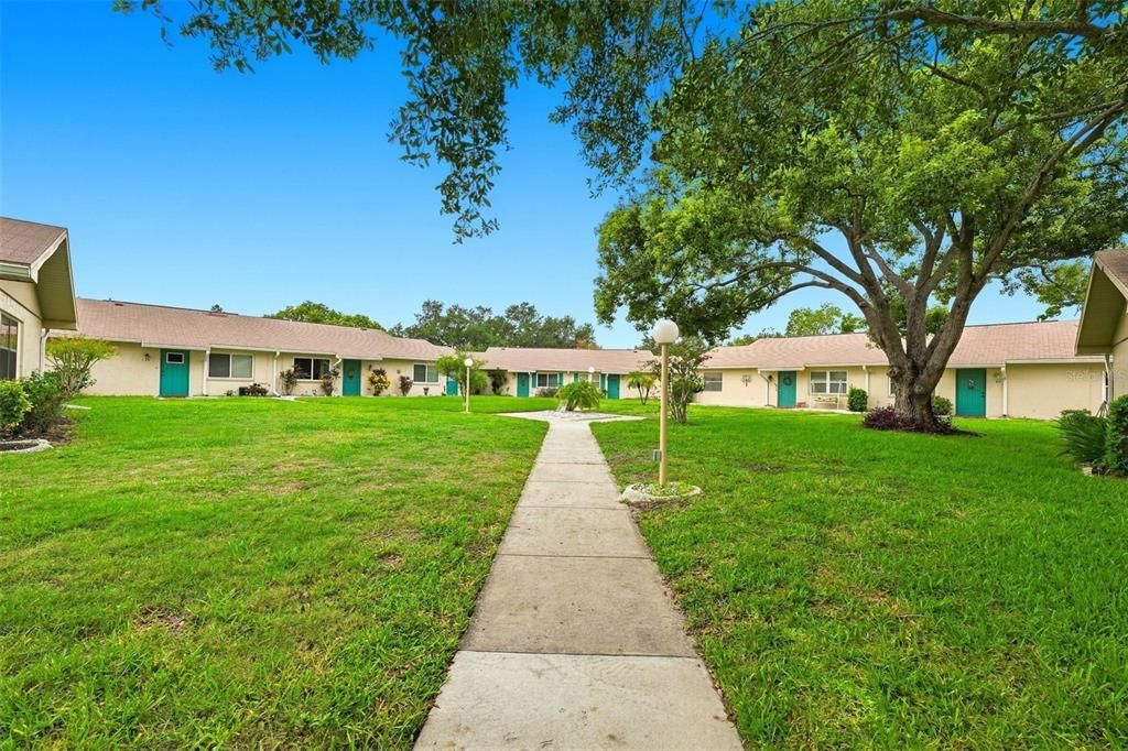 Active With Contract: $123,900 (2 beds, 2 baths, 984 Square Feet)