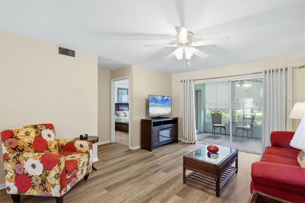 For Sale: $189,000 (2 beds, 2 baths, 1153 Square Feet)