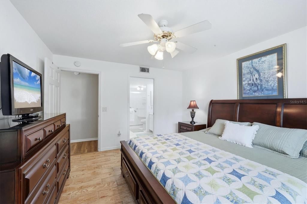 For Sale: $189,000 (2 beds, 2 baths, 1153 Square Feet)