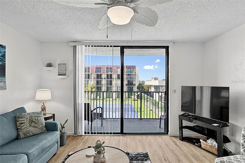 For Sale: $141,779 (1 beds, 1 baths, 590 Square Feet)