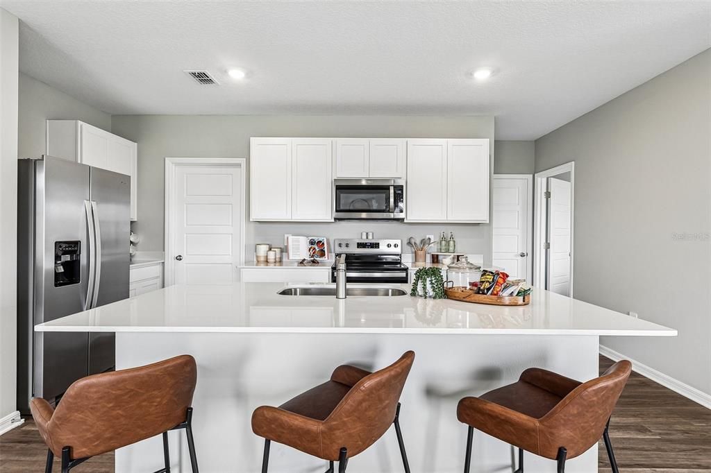 En Venta: $371,990 (5 camas, 3 baños, 2447 Pies cuadrados)