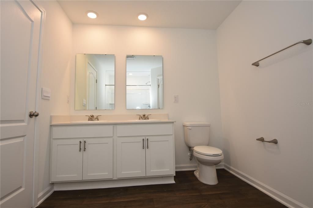 For Rent: $1,900 (3 beds, 2 baths, 1198 Square Feet)