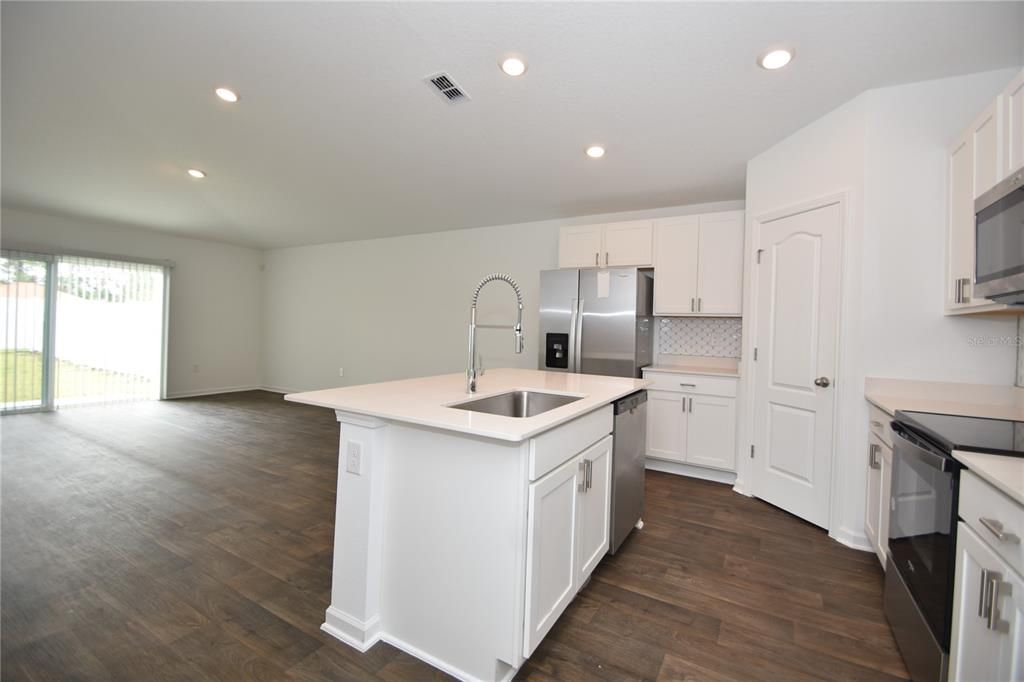 For Rent: $1,900 (3 beds, 2 baths, 1198 Square Feet)