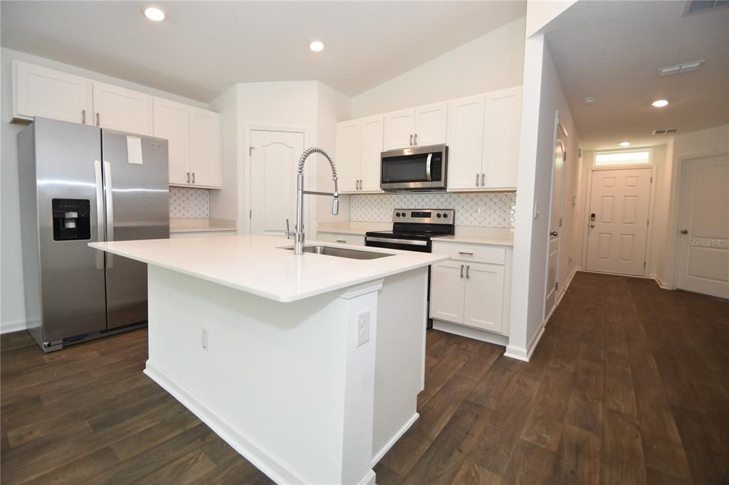 For Rent: $1,900 (3 beds, 2 baths, 1198 Square Feet)