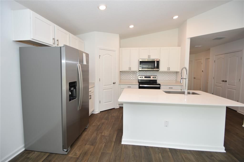 For Rent: $1,900 (3 beds, 2 baths, 1198 Square Feet)
