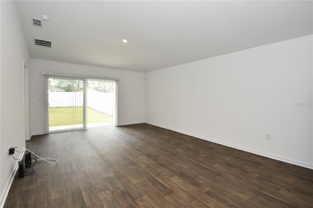 For Rent: $1,900 (3 beds, 2 baths, 1198 Square Feet)