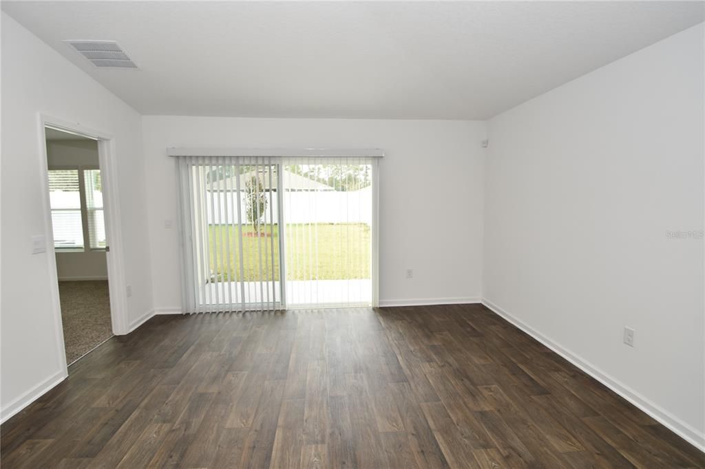 For Rent: $1,900 (3 beds, 2 baths, 1198 Square Feet)